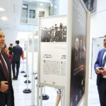 Wernisaż wystawy przygotowanej przez Muzeum Wsi Kieleckiej „817. Poznaj tę historię”. Z lewej: Marek Kwitek - poseł PiS, z prawej: Jarosław Karyś - wicedyrektor Muzeum Wsi Kieleckiej / Jarosław Kubalski / Radio Kielce