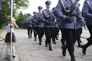 Ślubowanie nowo przyjętych funkcjonariuszy / Jarosław Kubalski / Radio Kielce