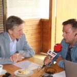 Sędziszów. Letni Raport Dnia. Wacław Szarek - burmistrz Sędziszowa i Robert Szumielewicz - Radio Kielce / Grzegorz Jamka / Radio Kielce