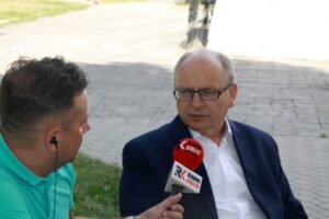 Końskie. Letni Raport Dnia. Na zdjęciu (od lewej): Robert Szumielewicz, burmistrz Krzysztof Obratański / Grzegorz Jamka / Radio Kielce