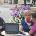 Włoszczowa. Letni Raport Dnia. Iwona Boratyn - rzecznik prasowy Urzędu Gminy Włoszczowa, Anna Adamczyk - dyrektor Biblioteki Publicznej we Włoszczowie i Robert Szumielewicz / Grzegorz Jamka / Radio Kielce