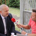 Jędrzejów. Letni Raport Dnia. Marcin Piszczek - burmistrz Jędrzejowa i Robert Szumielewicz - Radio Kielce / Grzegorz Janka / Radio Kielce