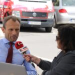 Letni Raport Dnia. Od lewej: Zbigniew Piątek - wójt Piekoszowa i red. Ewa Okońska / Grzegorz Janka / Radio Kielce