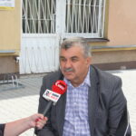 Plenerowy Raport Dnia z Nowej Słupi. Na zdjęciu mieszkaniec Nowej Słupi / Grzegorz Jamka / Radio Kielce