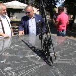 Letni Raport Dnia z Radoszyc. Marian Jankowski - przewodniczący Rady Miasta w Radoszycach, Michał Pękala - burmistrz miasta i gminy Radoszyce i Robert Szumielewicz - Radio Kielce / Grzegorz Janka / Radio Kielce