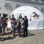 Wirtualny Teatr Historii „Niepodległa” zagościł na dziedzińcu Zamku Królewskiego w Sandomierzu / Grażyna Szlęzak-Wójcik / Radio Kielce