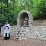 Kraśniów. Poświęcenie źródełka świętego Andrzeja Świerada / Marta Gajda / Radio Kielce