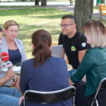 Letni Raport Dnia. Na zdjęciu (od lewej): Robert Szumielewicz, Łukasz Gębka – Farma Świętokrzyska, Ewelina Szymula – Farma, Ewelina Kwiecień – kierownik marketingu w Fabryce Porcelany „AS Ćmielów”, Ilona Frąk – Krzemińska – dyrektor działu eksportu Fabryki Porcelany „Ćmielów i Chodzież S.A.” / Paweł Mikołajczyk / Radio Kielce