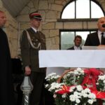 Janina. Uroczyste nadanie stopnia majora zmarłemu kapitanowi Janowi Skwarkowi. Przemawia: Bogdan Latosiński - poseł PiS / Marta Gajda / Radio Kielce