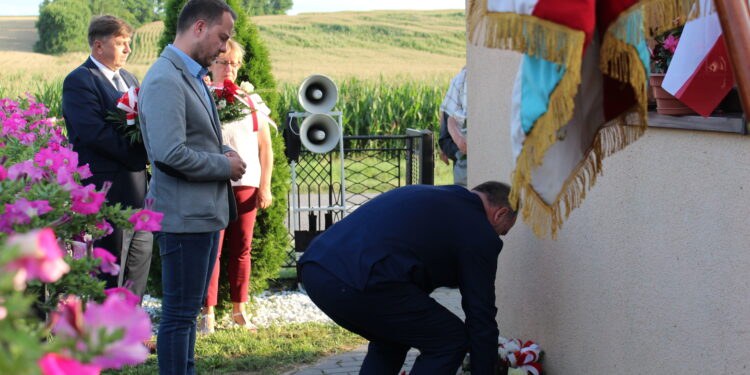 Sielec Biskupi. Upamiętnienie bitwy z 1944 roku / Marta Gajda / Radio Kielce