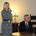 Spotkanie dzieci i opiekunów z przedstawicielami samorządu województwa. Renata Janik - wicemarszałek województwa świętokrzyskiego i Andrzej Bętkowski - marszałek województwa świętokrzyskiego / Urząd Marszałkowski Województwa Świętokrzyskiego