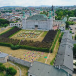 Joga w ogrodzie włoskim / Jarosław Kubalski / Radio Kielce