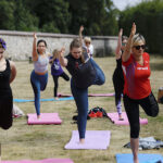 Joga w ogrodzie włoskim / Jarosław Kubalski / Radio Kielce