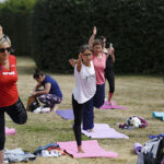 Joga w ogrodzie włoskim / Jarosław Kubalski / Radio Kielce