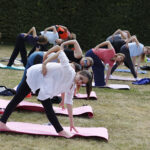 Joga w ogrodzie włoskim / Jarosław Kubalski / Radio Kielce