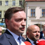 Konferencja Zbigniewa Ziobry na kieleckim Rynku. Na zdjęciu: Zbigniew Ziobro i Mariusz Gosek / Magdalena Blicharska / Radio Kielce