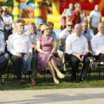 Piaski, gm. Jędrzejów. Piknik rodzinny Prawa i Sprawiedliwości. Na zdjęciu (od lewej): Marek Kwitek - poseł PiS, Krzysztof Słoń - senator PiS, Anna Krupka - wiceminister sportu i turystyki, Krzysztof Lipiec - poseł PiS, Piotr Wawrzyk - wiceminister spraw zagranicznych / Jarosław Kubalski / Radio Kielce