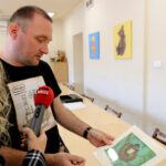 Prezenty dla Muzeum Zabawek i Zabawy. Jacek Gonciarz - Muzeum Zabawek i Zabawy / Magdalena Blicharska / Radio Kielce