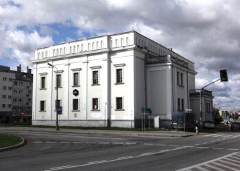 Budynek dawnej Synagogi w Kielcach przy ulicy Warszawskiej. Tutaj ma się mieścić Centrum Lalki Teatralnej / Wojciech Habdas / Radio Kielce