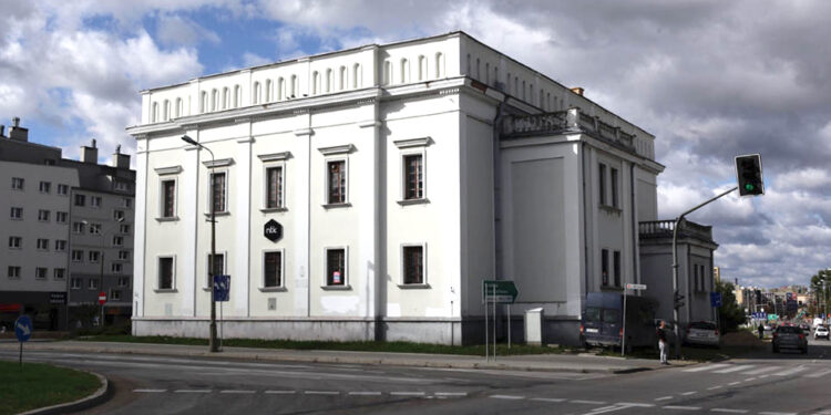 Budynek dawnej Synagogi w Kielcach przy ulicy Warszawskiej. Tutaj ma się mieścić Centrum Lalki Teatralnej / Wojciech Habdas / Radio Kielce