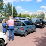 Trójka dzieci i pies zamknięte w zaparkowanym samochodzie przy ulicy Radiowej / Piotr Kwaśniewski / Radio Kielce