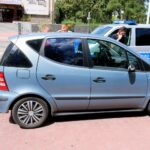 Trójka dzieci i pies zamknięte w zaparkowanym samochodzie przy ulicy Radiowej / Piotr Kwaśniewski / Radio Kielce