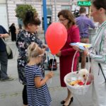 Kielce. Akcja informacyjna o programie "Rodzina 500+" / Magdalena Blicharska / Radio Kielce