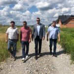 Nowy wodociąg na ul. Milberta. Piotr Soltyk - prezes PGKiM, Piotr Chojnacki - wicedyrektor Zakładu Wodociągów i Kanalizacji, Marcin Marzec - burmistrz Sandomierza i Wojciech Czerwiec - przewodniczący Rady Miasta / Grażynka Szlęzak-Wójcik / Radio Kielce