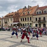 Jarmark Jagielloński. Inscenizacja uroczystego wjazdu konnego królowej Jadwigi wraz z dworem i wojskami / Grażyna-Szlęzak-Wójcik / Radio Kielce