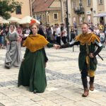 Jarmark Jagielloński. Inscenizacja uroczystego wjazdu konnego królowej Jadwigi wraz z dworem i wojskami / Grażyna-Szlęzak-Wójcik / Radio Kielce