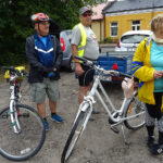 Jędrzejów. Rajd rowerowy członków jędrzejowskiego Uniwersytetu Trzeciego Wieku / Ewa Pociejowska-Gawęda / Radio Kielce