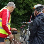 Jędrzejów. Rajd rowerowy członków jędrzejowskiego Uniwersytetu Trzeciego Wieku / Ewa Pociejowska-Gawęda / Radio Kielce