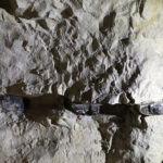 16.02.2016 Krzemionki. Muzeum Archeologiczne. Podziemna trasa turystyczna. Ślady jakie zrobił neolityczny górnik próbując wyłuskać bułę krzemienia. / Jarosław Kubalski / Radio Kielce