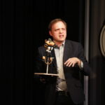 12.01.2019 Kielce. Teatr Lalki i Aktora "Kubuś". Licytacja pacynki Doktora ze spektaklu "Mały Tygrys Pietrek" na rzecz WOŚP. Dyrektor teatru Robert Drobniuch / Jarosław Kubalski / Radio Kielce