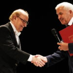 29.06.2019 Busko - Zdrój. XXV Międzynarodowy Festiwal Muzyczny im. Krystyny Jamroz. Benefis Wiesława Ochmana. Wiesław Ochman z rąk burmistrza Waldemara Sikory otrzymuje honorowe obywatelstwo miasta / Jarosław Kubalski / Radio Kielce