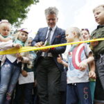 Otwarcie placu zabaw dla dzieci przy Ognisku Wychowawczym Caritas w Jędrzejowie / Jarosław Kubalski / Radio Kielce