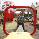 Otwarcie placu zabaw dla dzieci przy Ognisku Wychowawczym Caritas w Jędrzejowie / Jarosław Kubalski / Radio Kielce