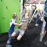 Otwarcie placu zabaw dla dzieci przy Ognisku Wychowawczym Caritas w Jędrzejowie / Jarosław Kubalski / Radio Kielce