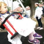 Otwarcie placu zabaw dla dzieci przy Ognisku Wychowawczym Caritas w Jędrzejowie / Jarosław Kubalski / Radio Kielce