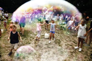 20.07.2019 Kielce. Bańki mydlane. Festiwal puszczania baniek Bubble Day / Jarosław Kubalski / Radio Kielce