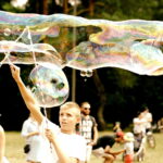 20.07.2019 Kielce. Bańki mydlane. Festiwal puszczania baniek Bubble Day / Jarosław Kubalski / Radio Kielce