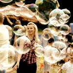 20.07.2019 Kielce. Bańki mydlane. Festiwal puszczania baniek Bubble Day / Jarosław Kubalski / Radio Kielce