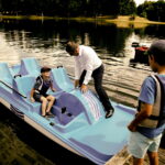 25.07.2019 Kielce. Wodociągi Kieleckie przekazały rower wodny uczniowskiemu klubowi sportowemu "Zalew Kielce" / Jarosław Kubalski / Radio Kielce