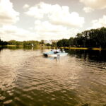 25.07.2019 Kielce. Wodociągi Kieleckie przekazały rower wodny uczniowskiemu klubowi sportowemu "Zalew Kielce" / Jarosław Kubalski / Radio Kielce