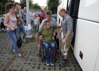 26.07.2019 Kielce. Senator Krzysztof Słoń jak co roku zorganizował dla niepełnosprawnych z opiekunami wyjazd na obóz rehabilitacyjno-rekolekcyjny do Mrzeżyna / Jarosław Kubalski / Radio Kielce