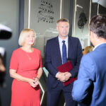 Kielce. Centrum Geoedukacji. Otwarcie wystawy CHRONOS. Na zdjęciu: Renata Janik - wicemarszałek województwa świętokrzyskiego, Bogdan Wenta - prezydent Kielc / Wiktor Taszłow / Radio Kielce