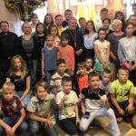 Biskup sandomierski Krzysztof Nitkiewicz spotkał się z 50-osobową grupą kolonistów z Zaporoża na Ukrainie / Grażyna-Szlęzak-Wójcik / Radio Kielce