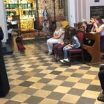 Biskup sandomierski Krzysztof Nitkiewicz spotkał się z 50-osobową grupą kolonistów z Zaporoża na Ukrainie / Grażyna-Szlęzak-Wójcik / Radio Kielce