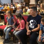 Biskup sandomierski Krzysztof Nitkiewicz spotkał się z 50-osobową grupą kolonistów z Zaporoża na Ukrainie / Grażyna-Szlęzak-Wójcik / Radio Kielce