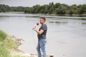 Letni Raport Dnia z Opatowca. Na zdjęciu Robert Szumielewicz - Radio Kielce / Krzysztof Bujnowicz / Radio Kielce
